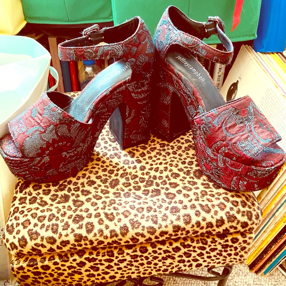 Chunky Platforms  👠